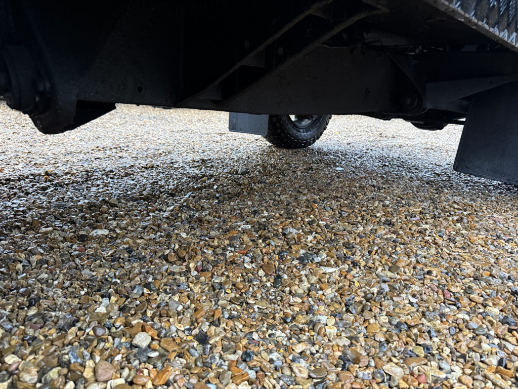 LAND ROVER DEFENDER 110