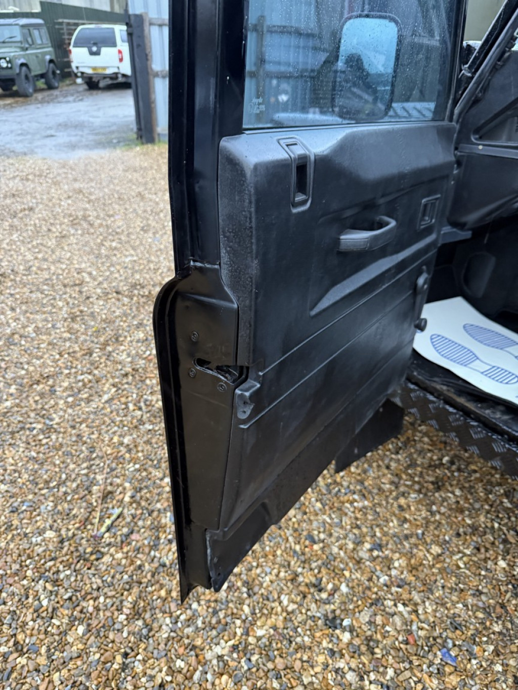 LAND ROVER DEFENDER 110