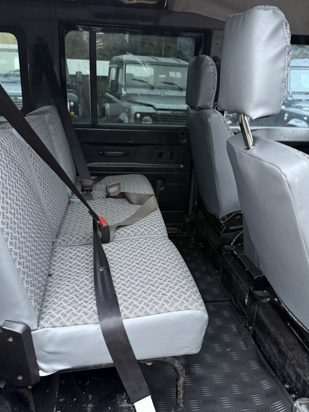 LAND ROVER DEFENDER 110