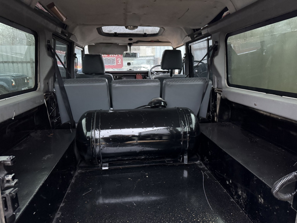 LAND ROVER DEFENDER 110