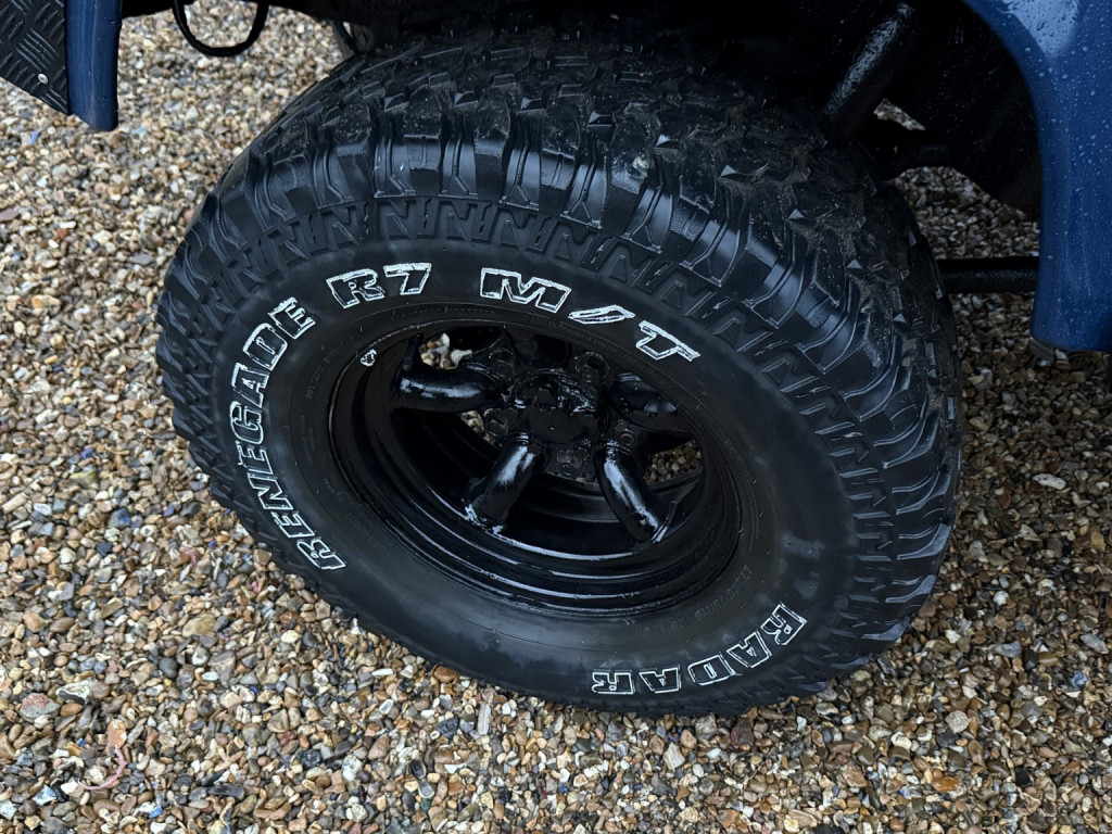 LAND ROVER DEFENDER 90