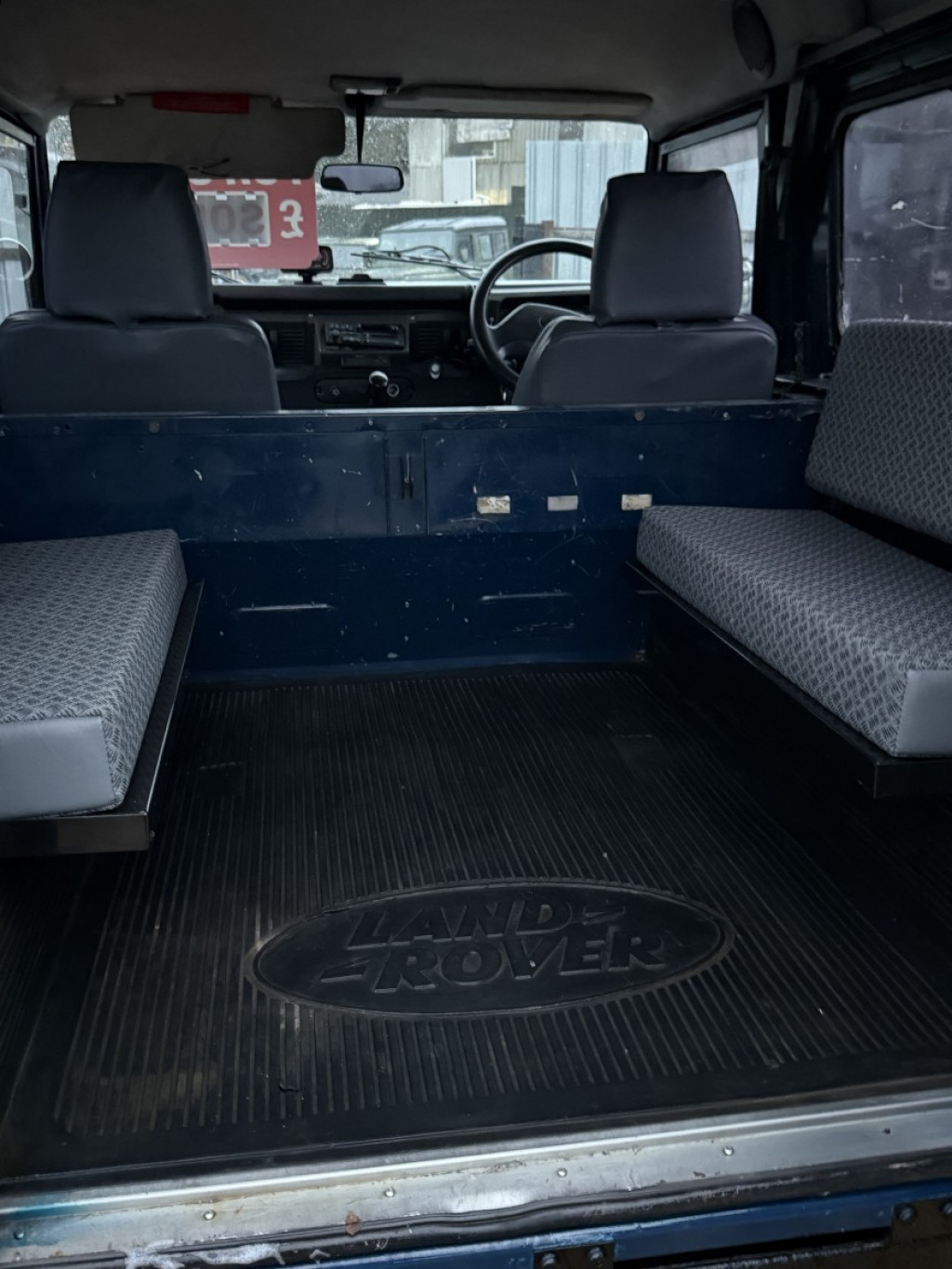 LAND ROVER DEFENDER 90