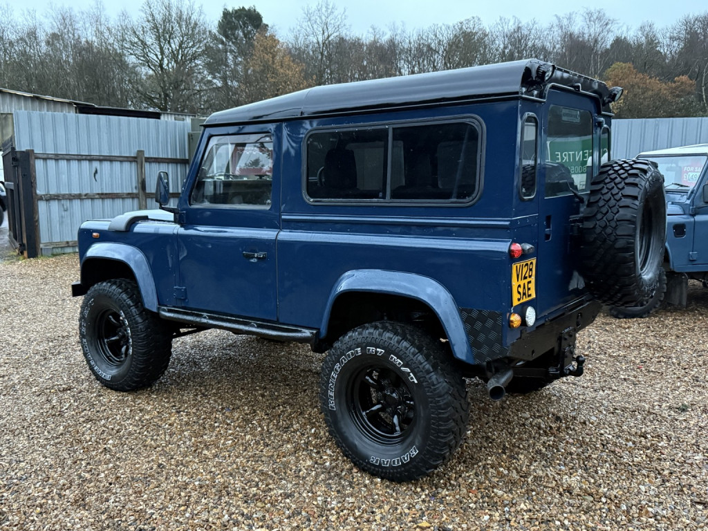 LAND ROVER DEFENDER 90