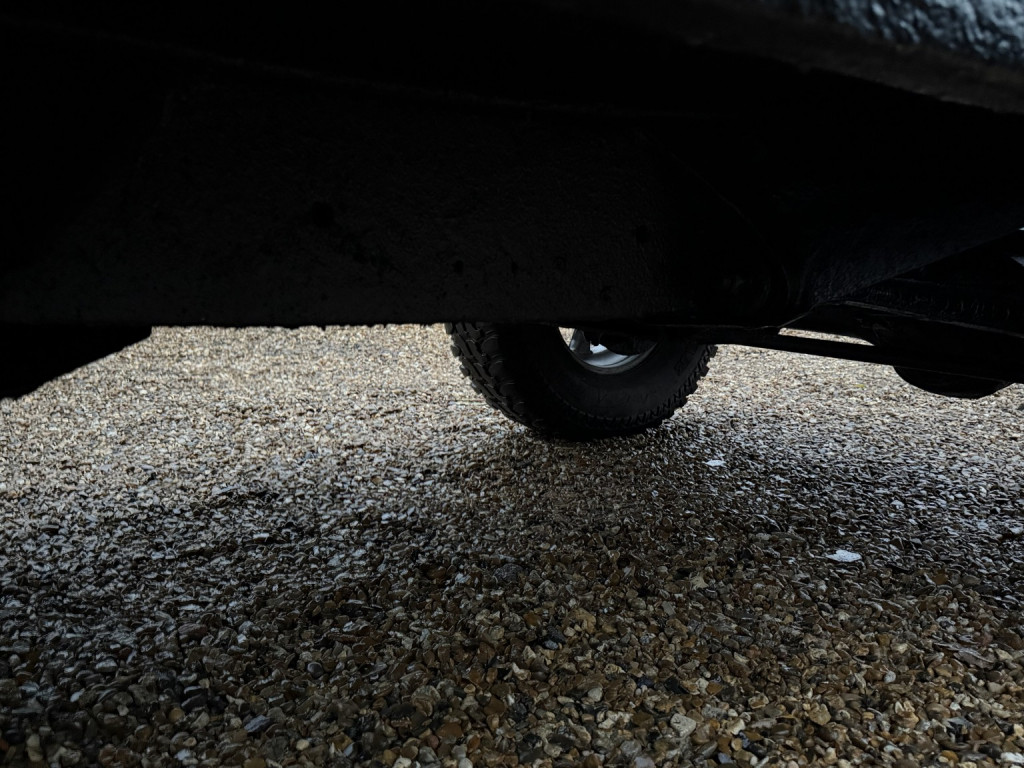 LAND ROVER DEFENDER 90