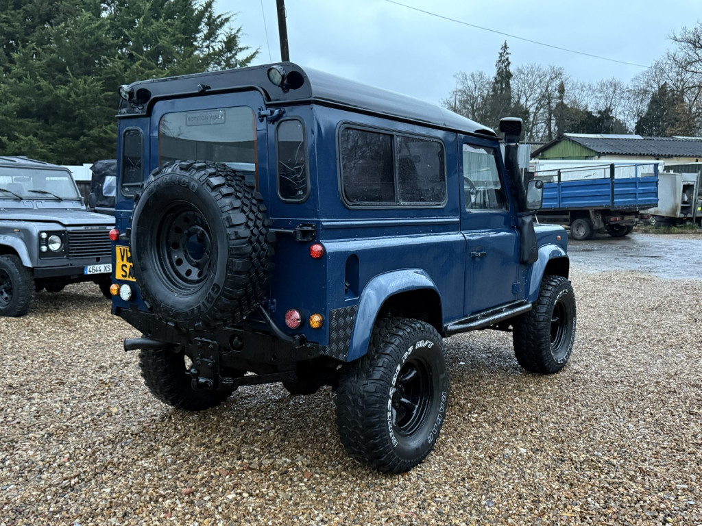 LAND ROVER DEFENDER 90