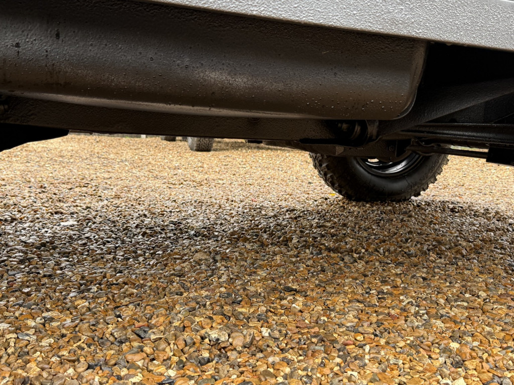 LAND ROVER DEFENDER 90