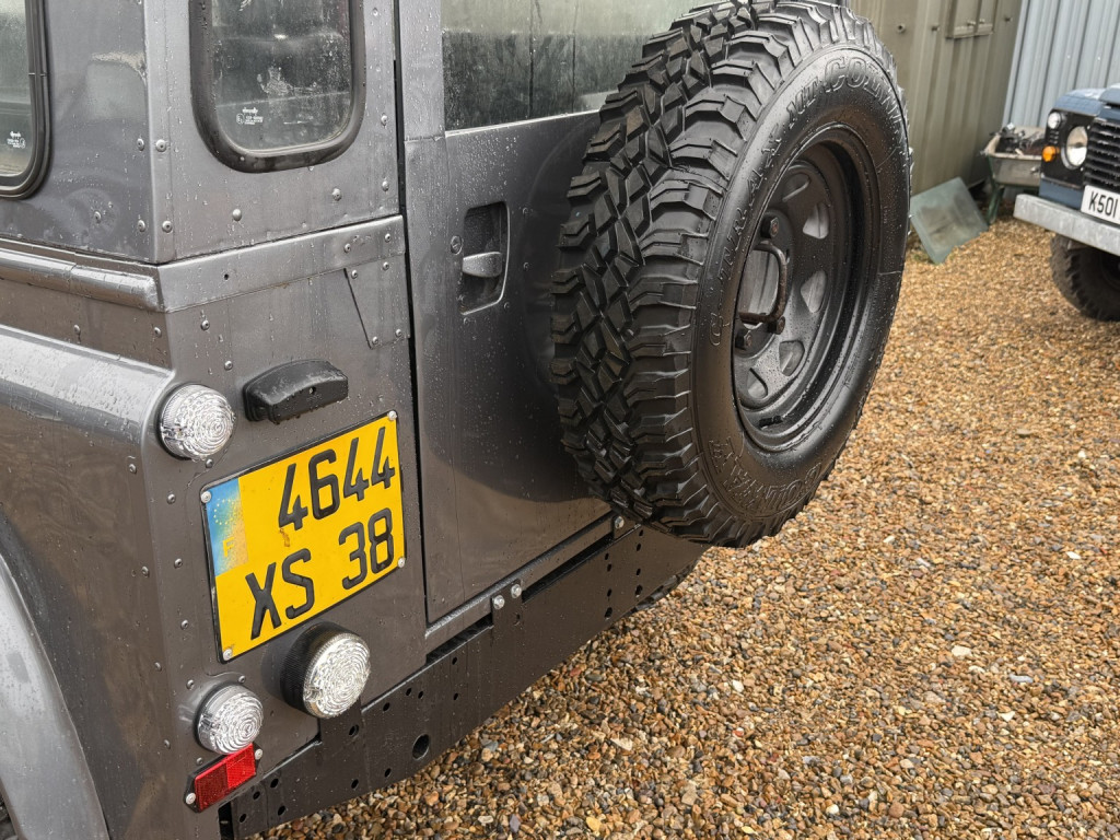 LAND ROVER DEFENDER 90