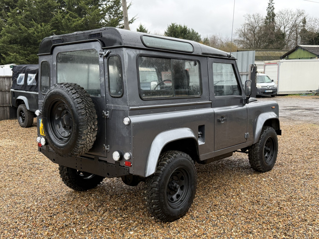 LAND ROVER DEFENDER 90