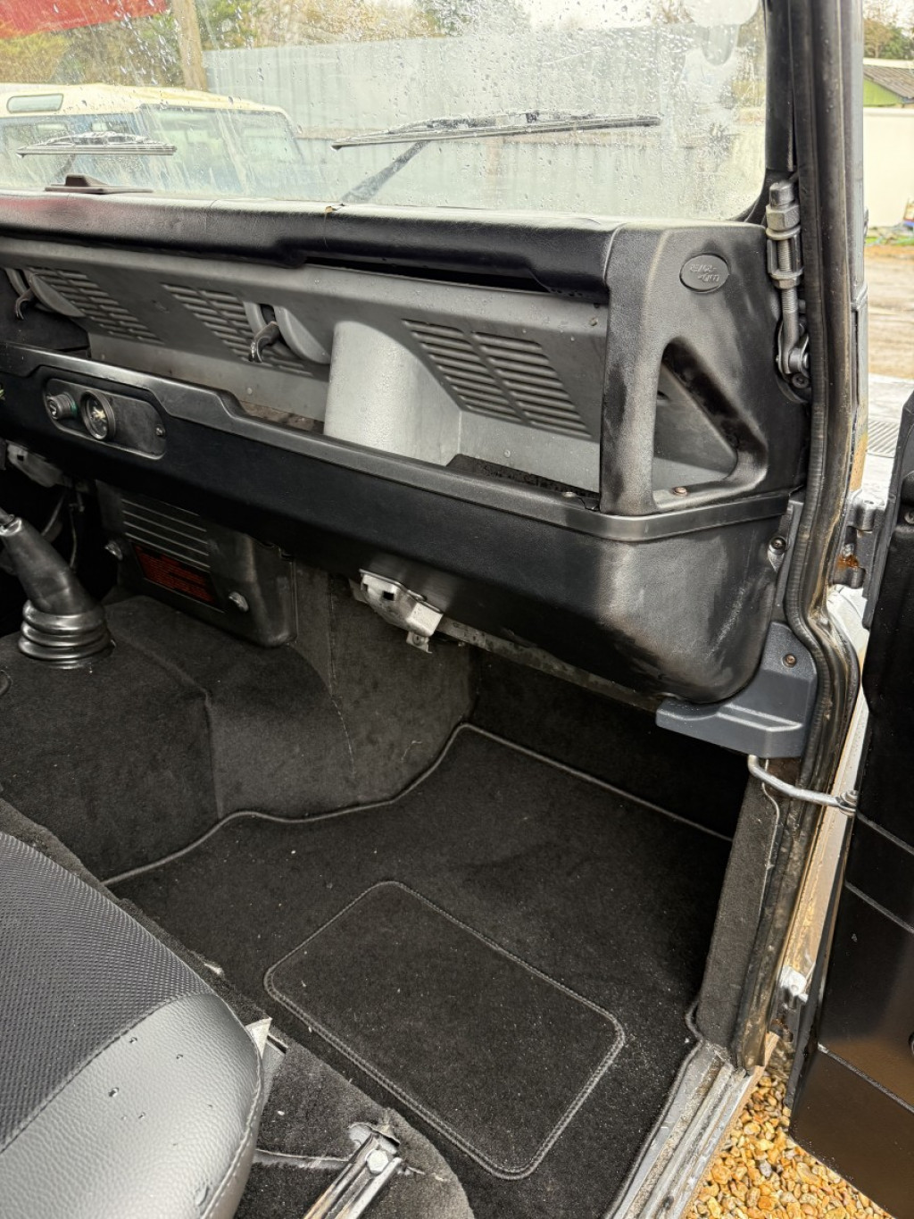 LAND ROVER DEFENDER 90