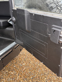 LAND ROVER DEFENDER 90