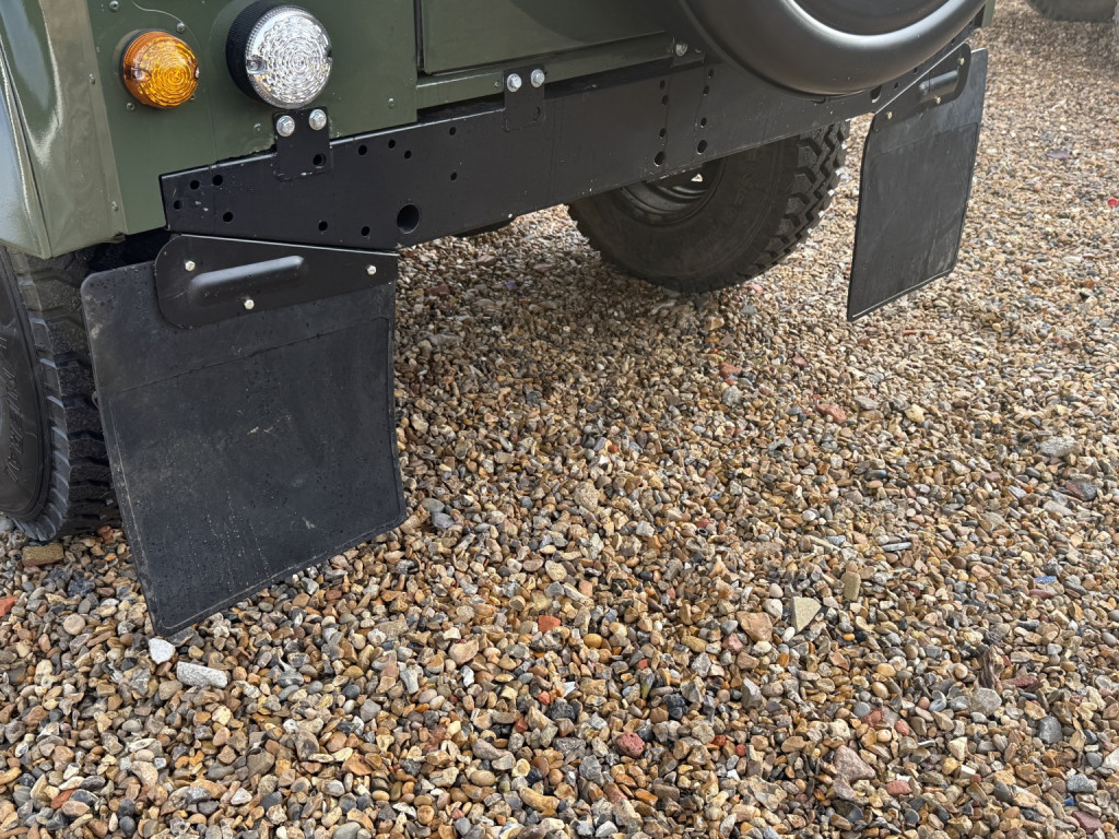 LAND ROVER DEFENDER 90