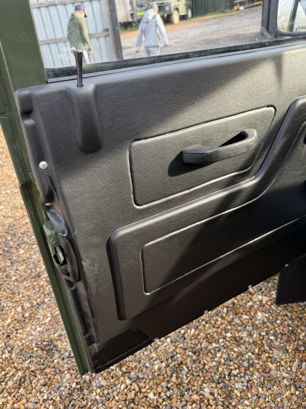 LAND ROVER DEFENDER 90