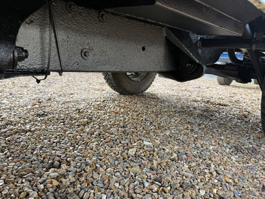 LAND ROVER DEFENDER 90