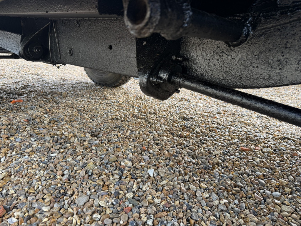 LAND ROVER DEFENDER 90