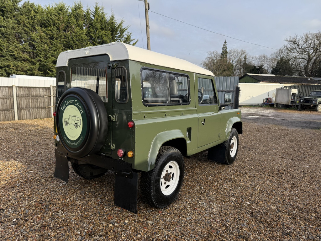 LAND ROVER DEFENDER 90