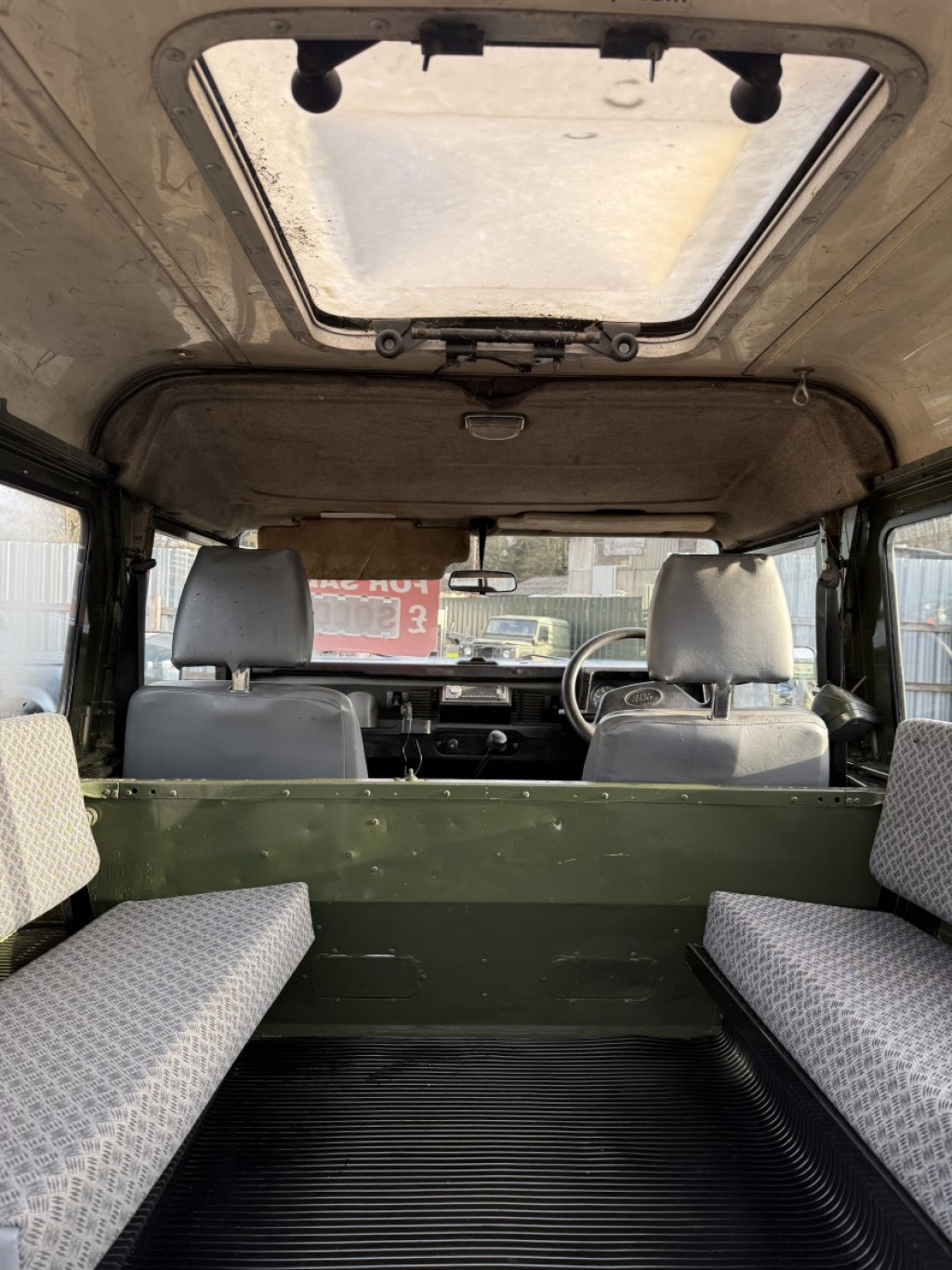 LAND ROVER DEFENDER 90