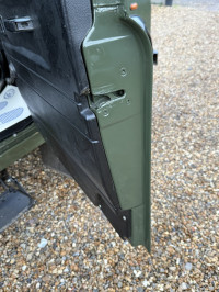 LAND ROVER DEFENDER 90