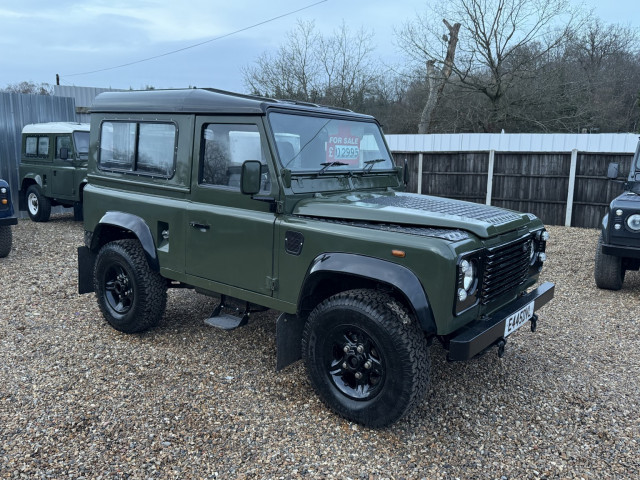 LAND ROVER DEFENDER 90