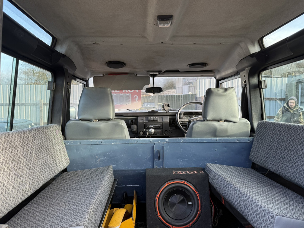 LAND ROVER DEFENDER 90