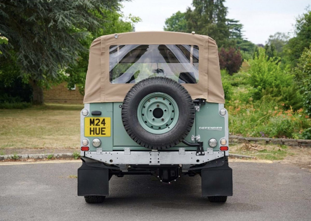 LAND ROVER DEFENDER 110