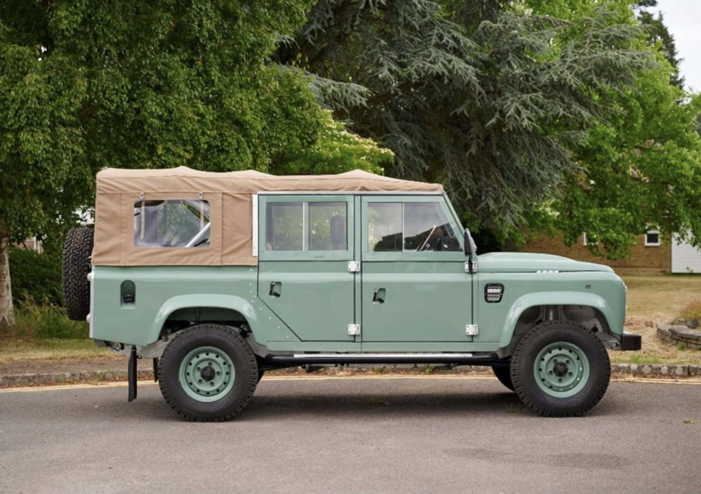 LAND ROVER DEFENDER 110