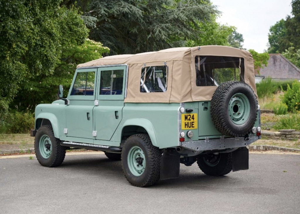 LAND ROVER DEFENDER 110