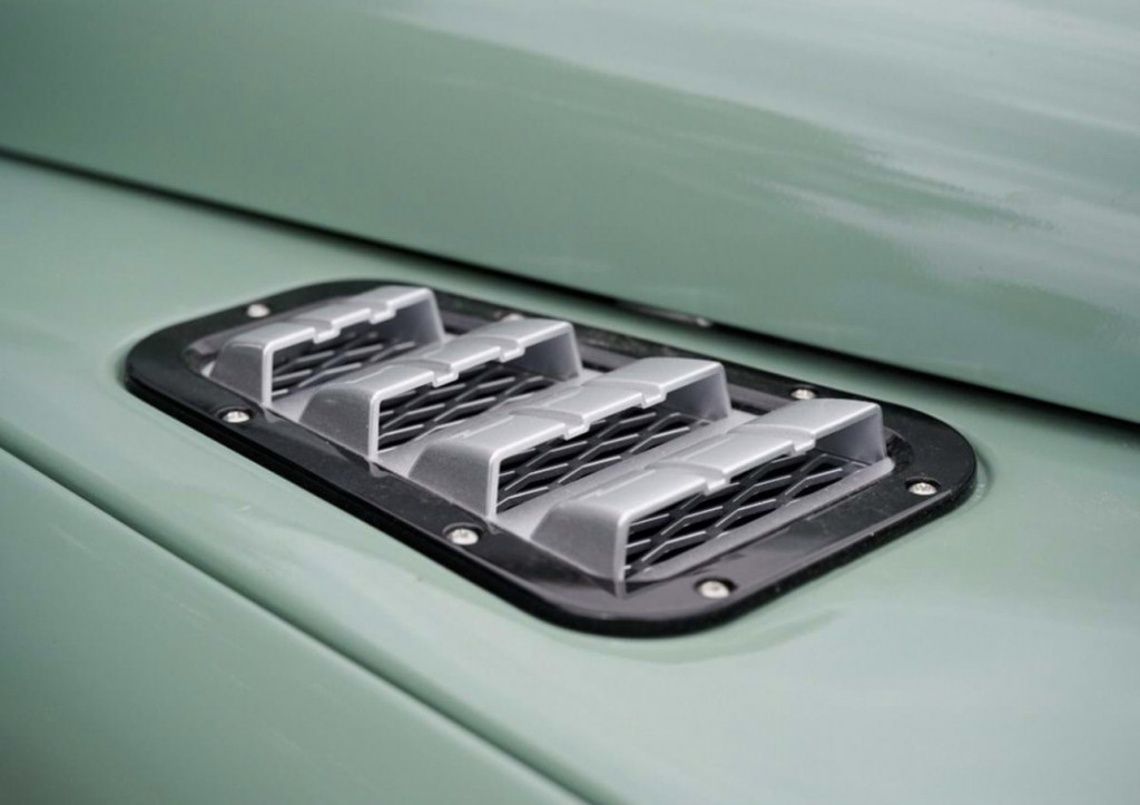 LAND ROVER DEFENDER 110