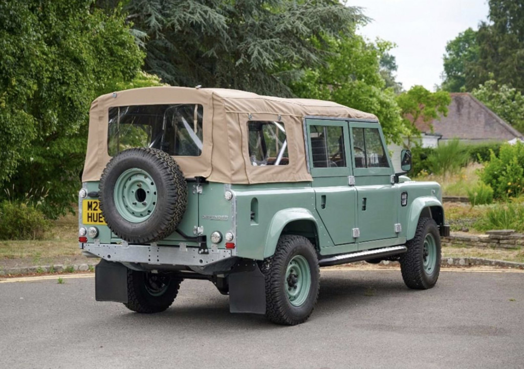 LAND ROVER DEFENDER 110