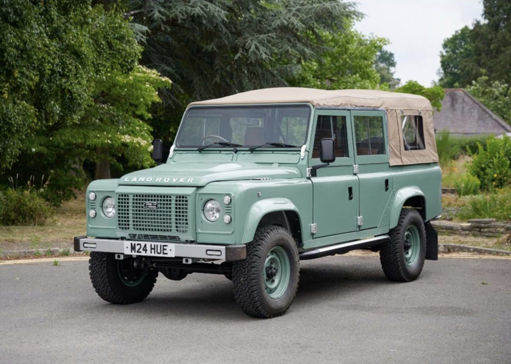 LAND ROVER DEFENDER 110