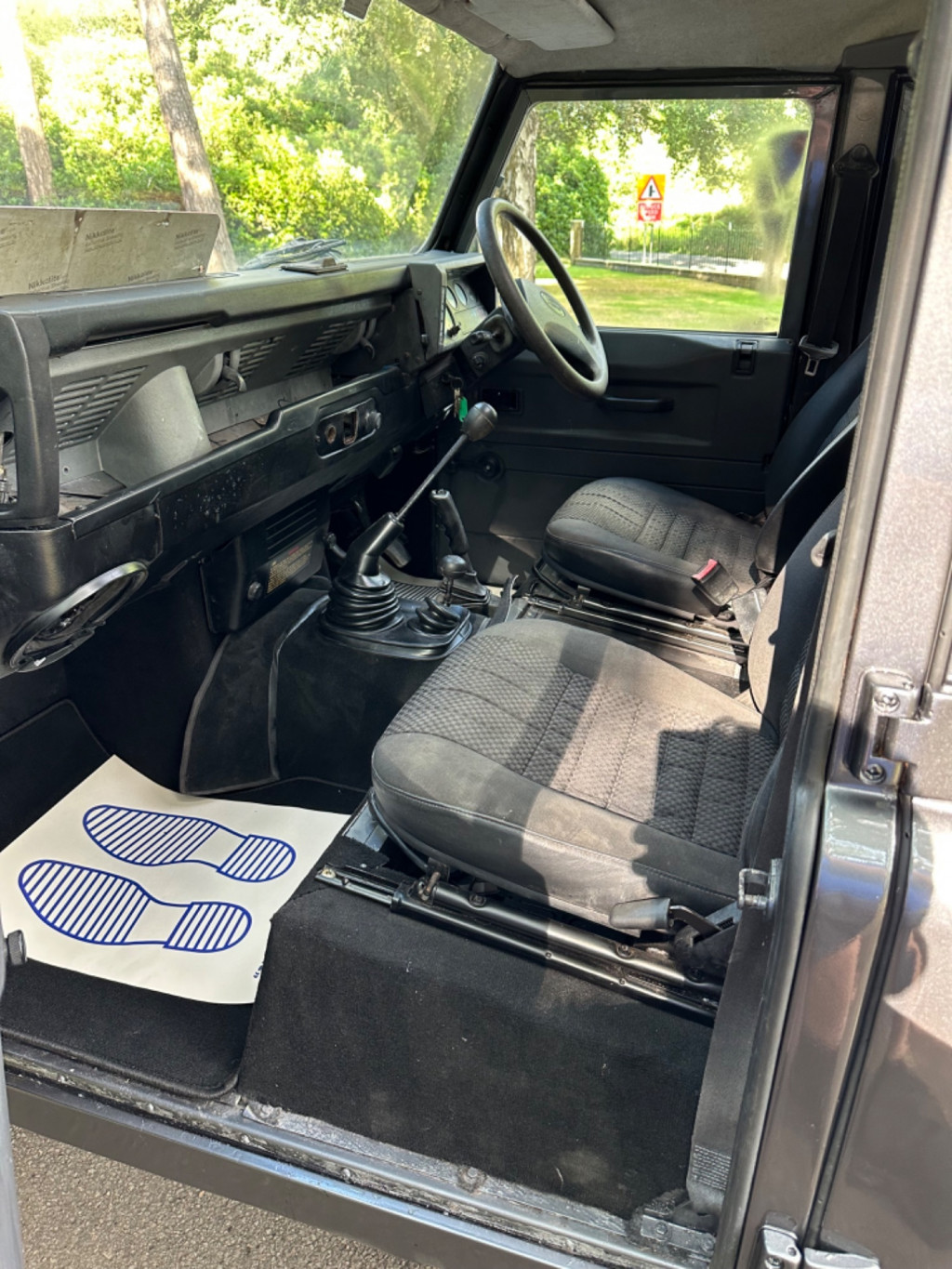 LAND ROVER DEFENDER 110