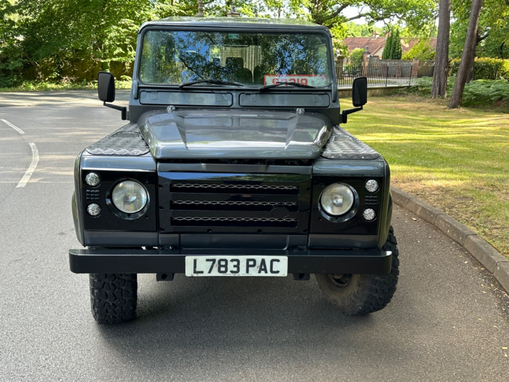LAND ROVER DEFENDER 110