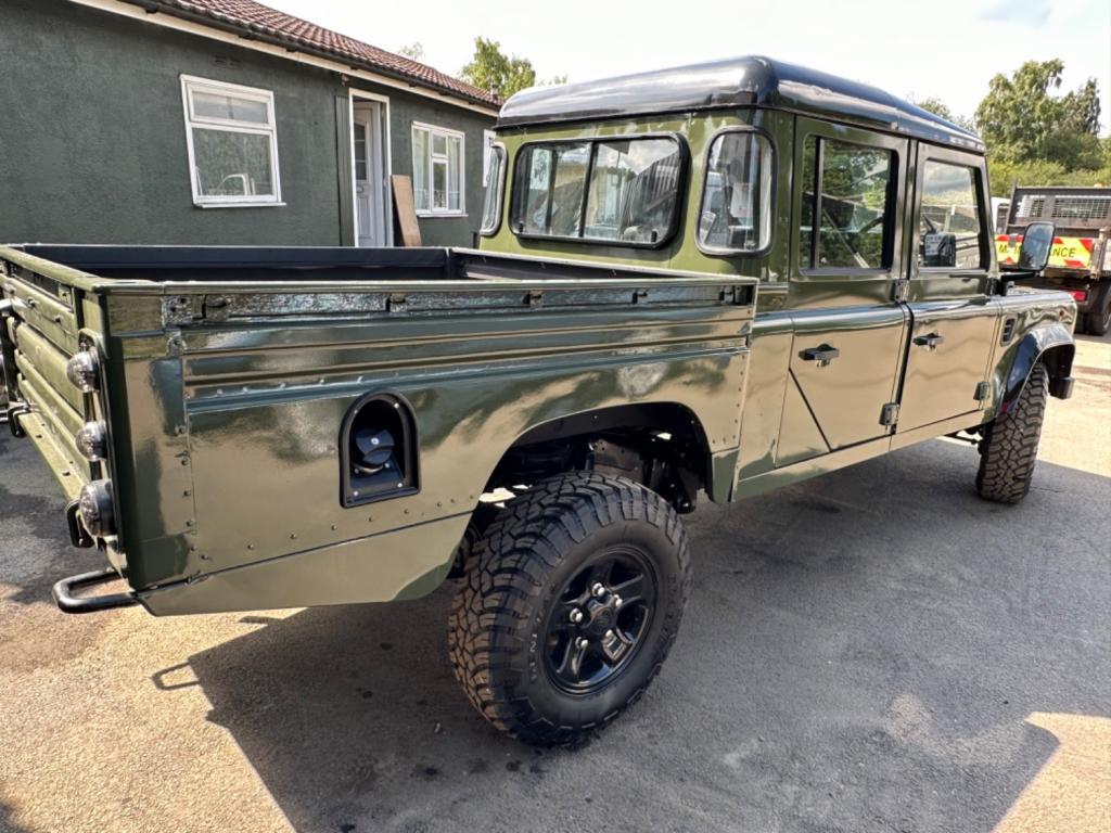 LAND ROVER DEFENDER 130