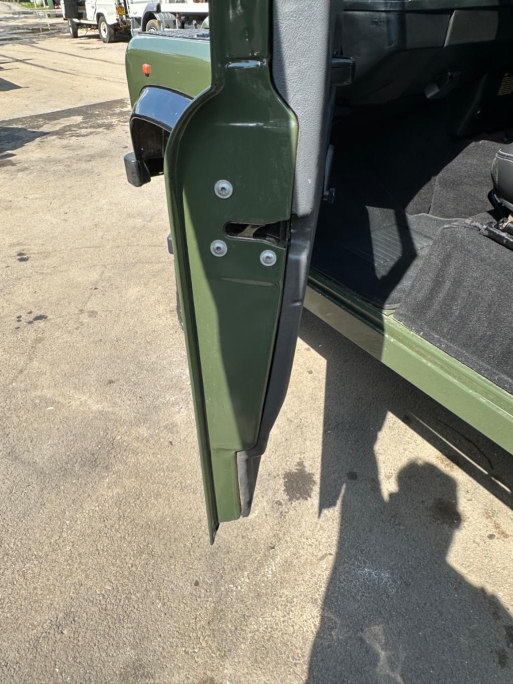 LAND ROVER DEFENDER 130