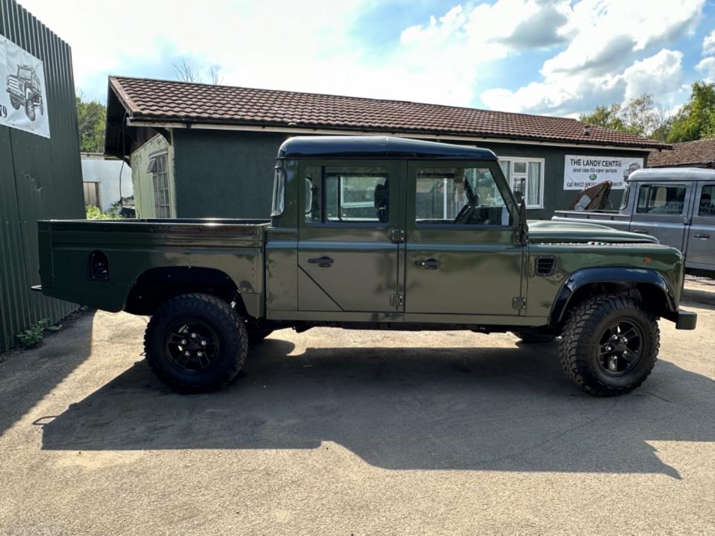 LAND ROVER DEFENDER 130