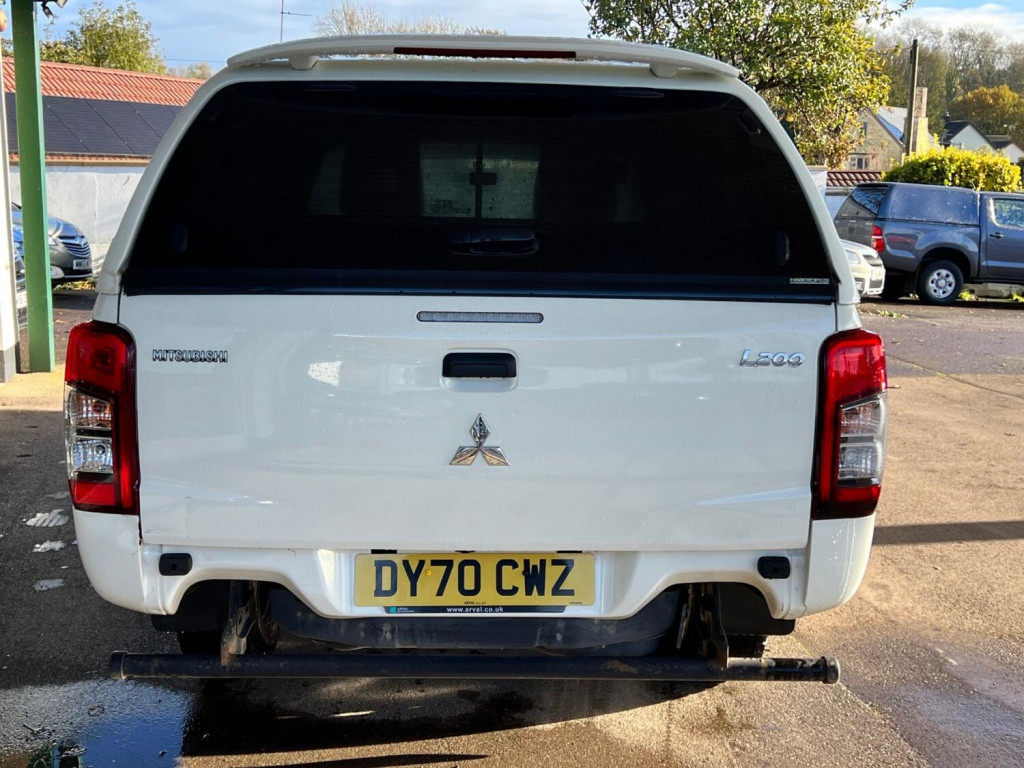 MITSUBISHI L200