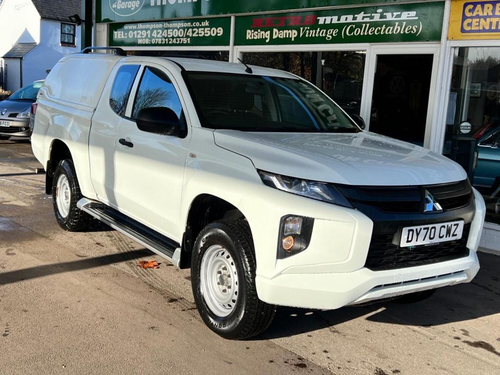 MITSUBISHI L200