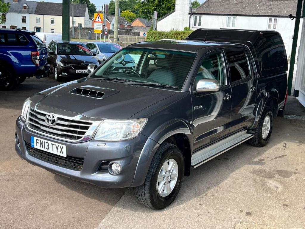 TOYOTA HILUX
