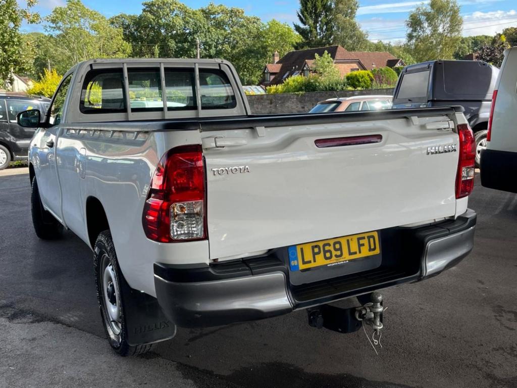 TOYOTA HILUX