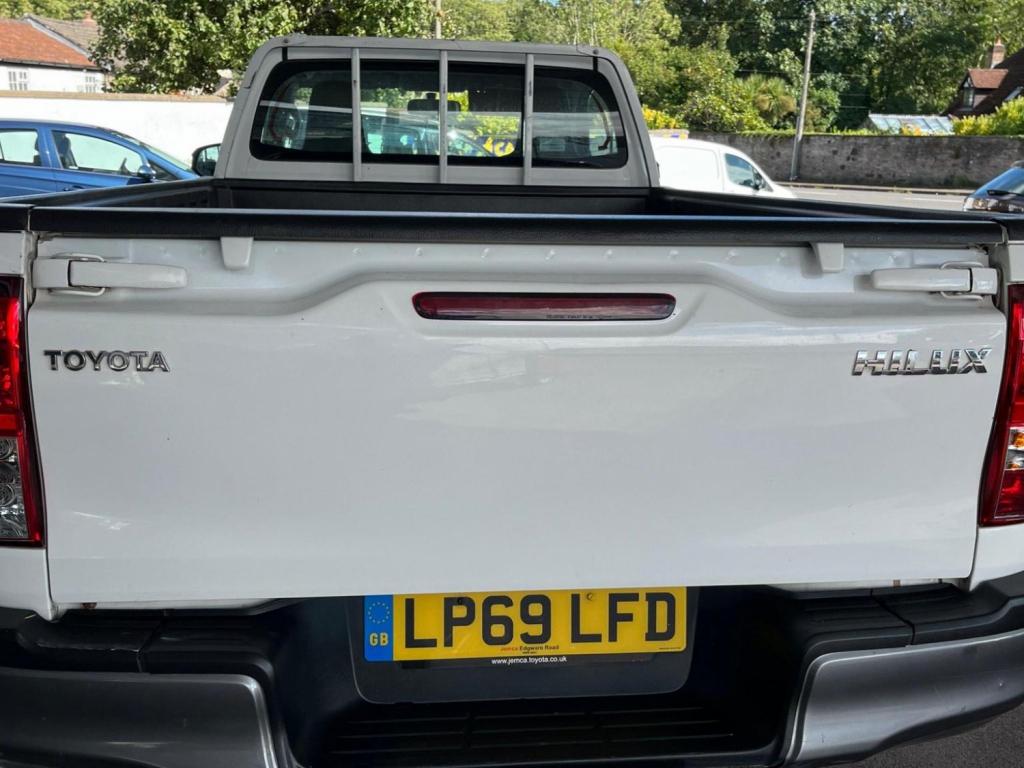 TOYOTA HILUX