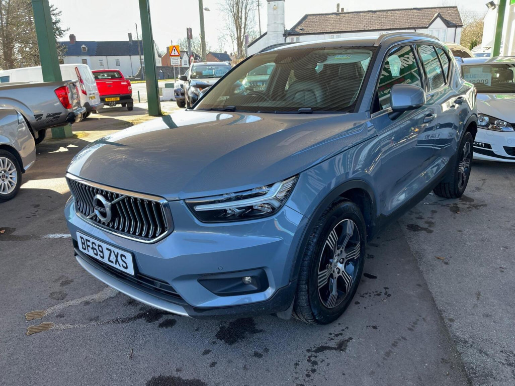 VOLVO XC40