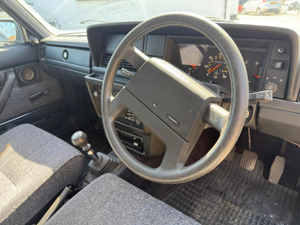 VOLVO 240