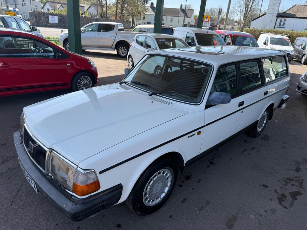 VOLVO 240