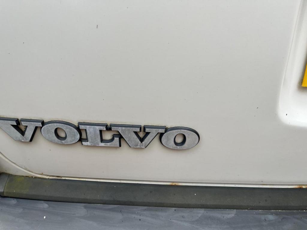 VOLVO 240