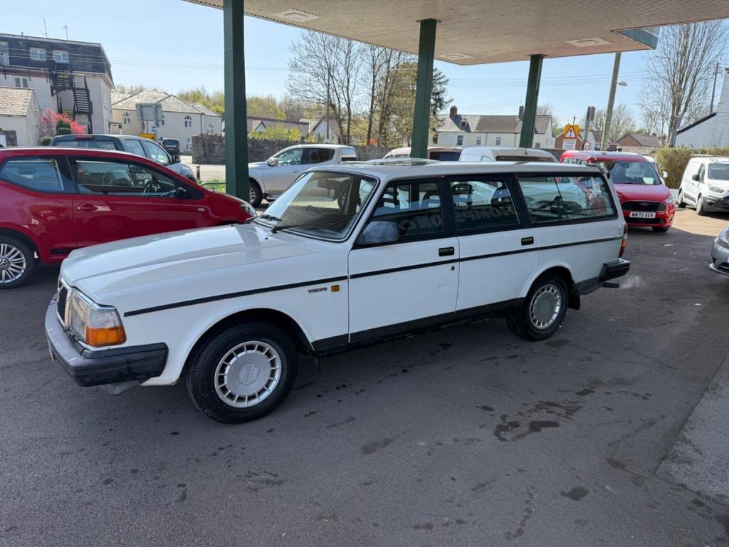VOLVO 240