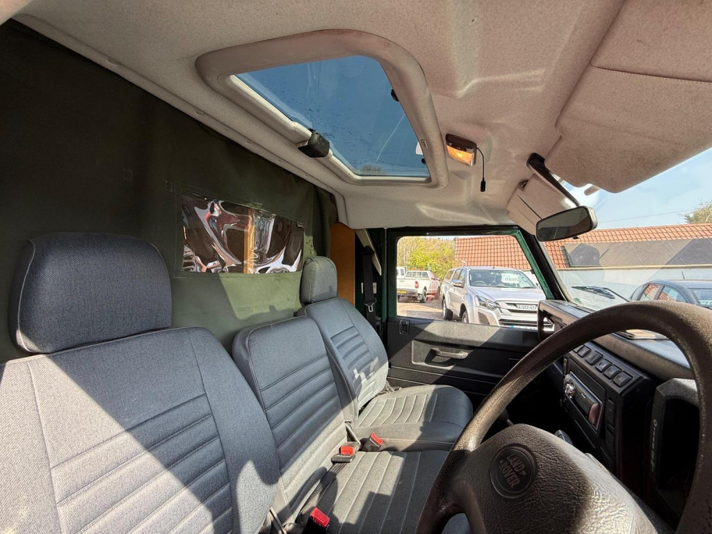 LAND ROVER DEFENDER 110