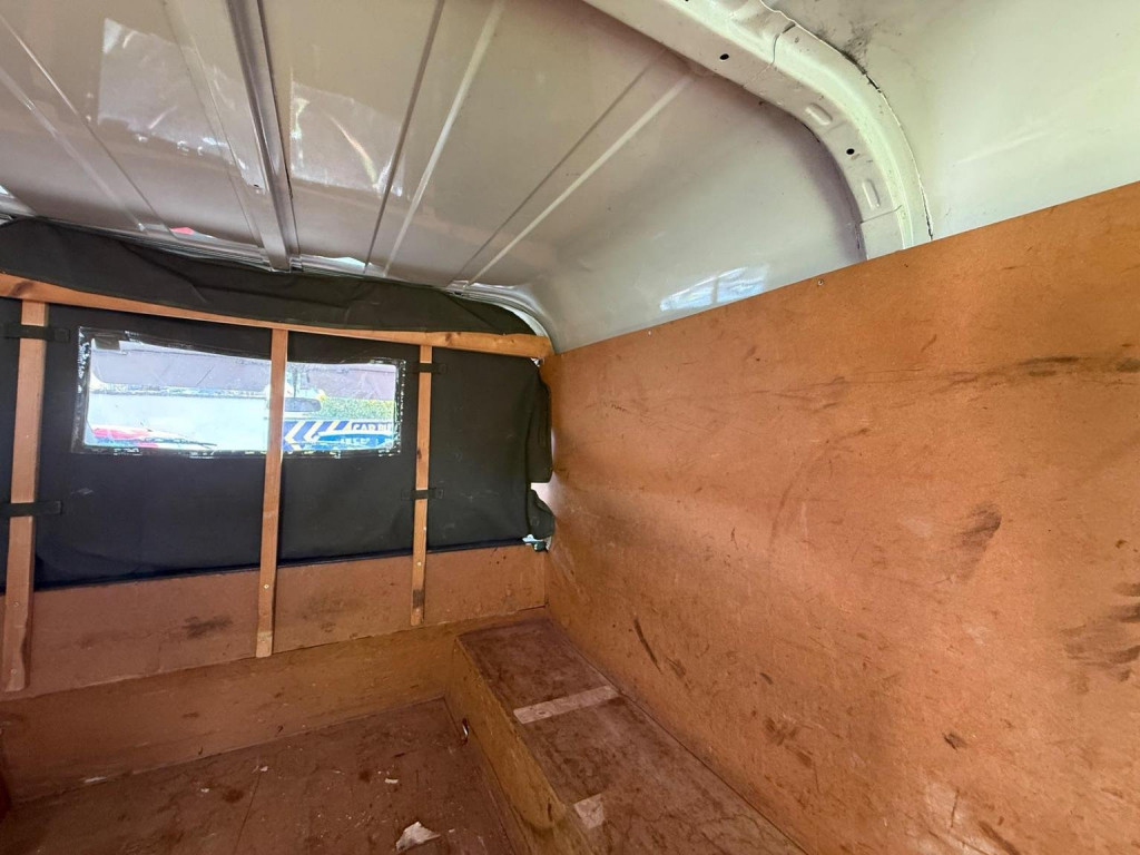 LAND ROVER DEFENDER 110