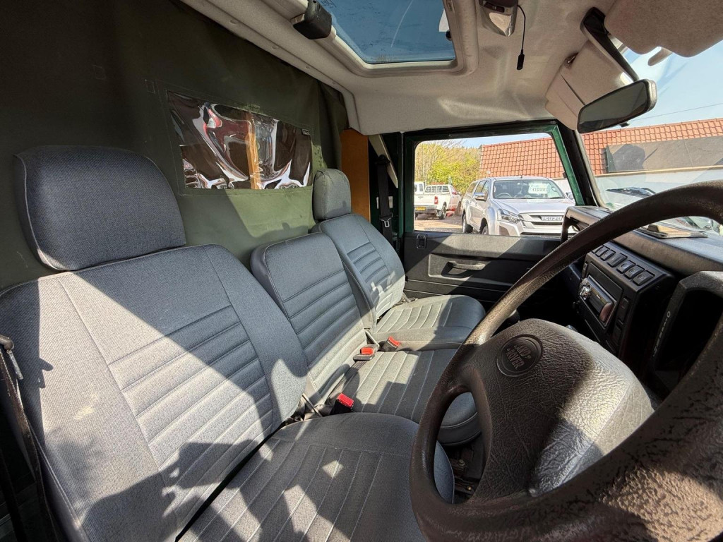 LAND ROVER DEFENDER 110