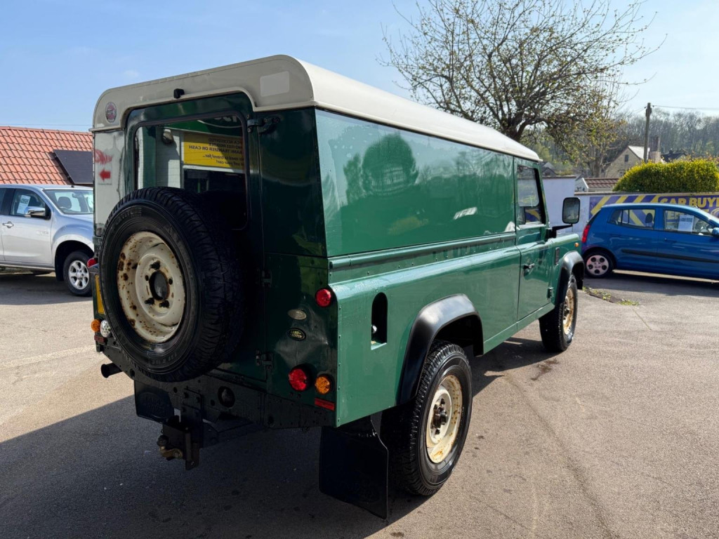 LAND ROVER DEFENDER 110