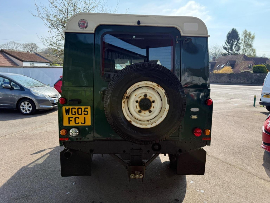 LAND ROVER DEFENDER 110