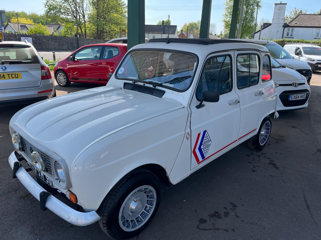 RENAULT 4